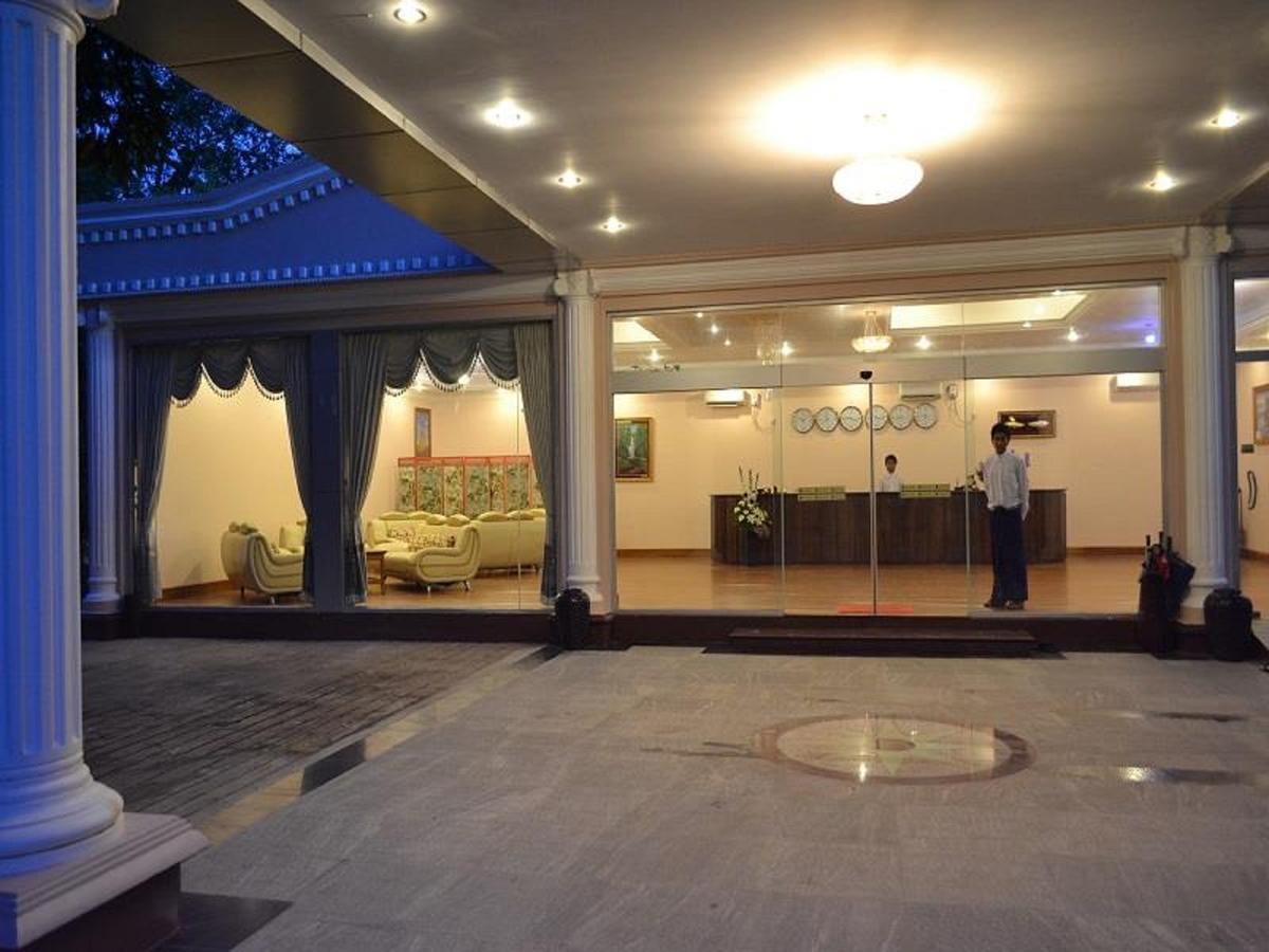 Famous Hotel Pégou Extérieur photo