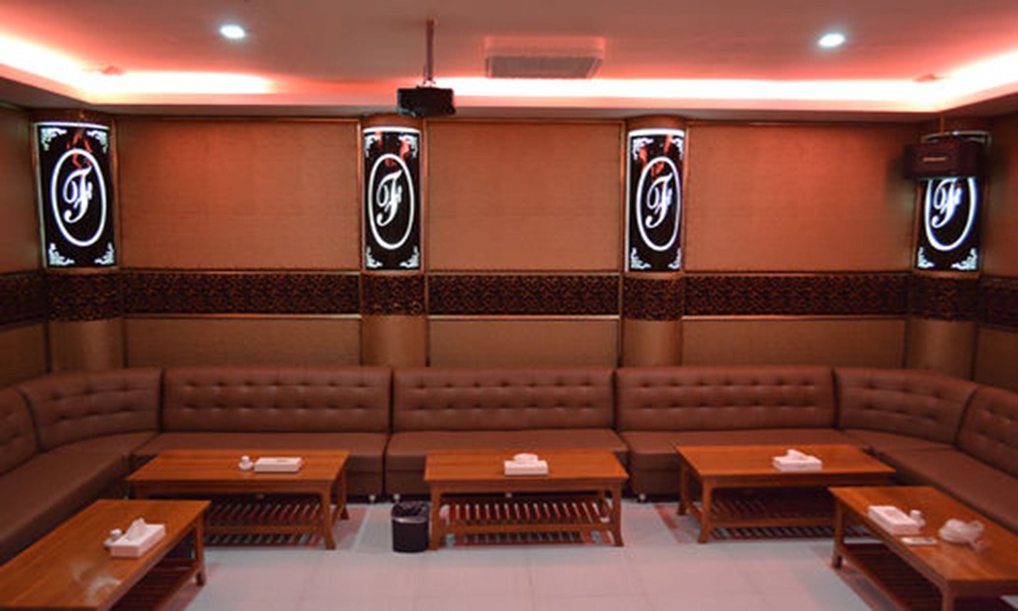 Famous Hotel Pégou Extérieur photo